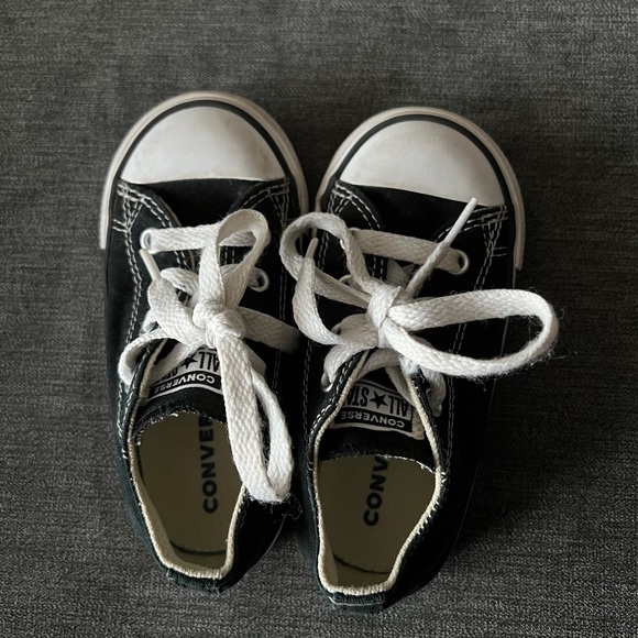 Converse Kids Black and White Sneakers size 7 - Picture 5 of 6